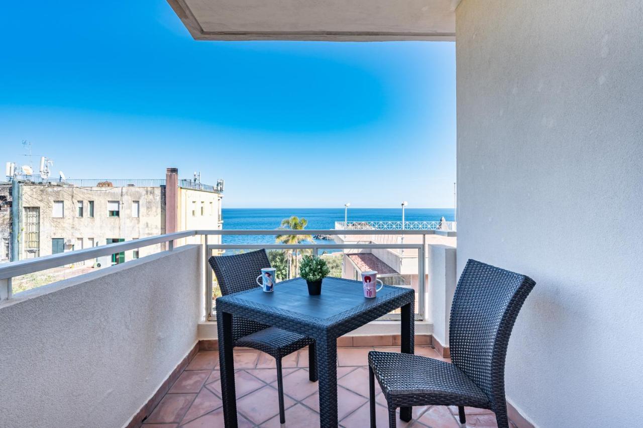 Apartment Lovely Flat With Balcony And Private Parking
